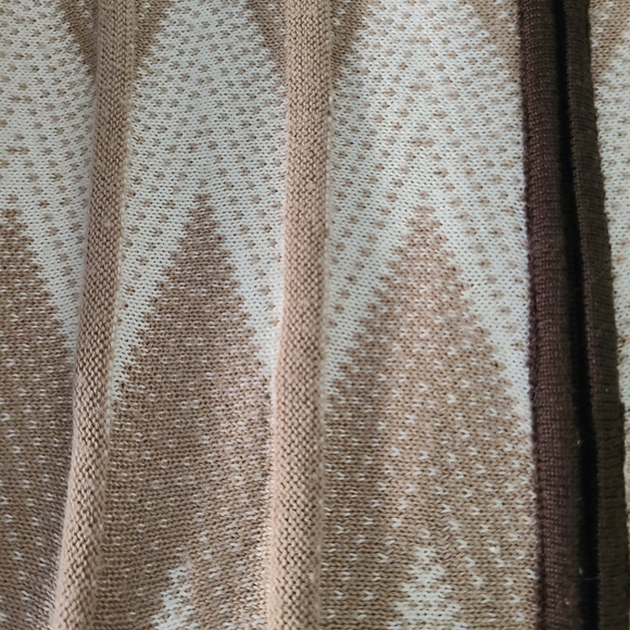 Icelandic Designs gingerbread knit sweater - Picture 4 of 5